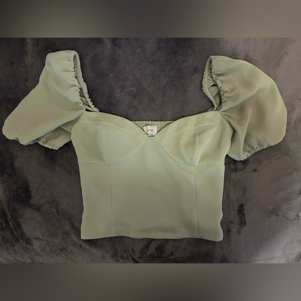 Aritzia/ Wilfred Novella Shortsleeved Blouse in Sage Green - Picture 1 of 3